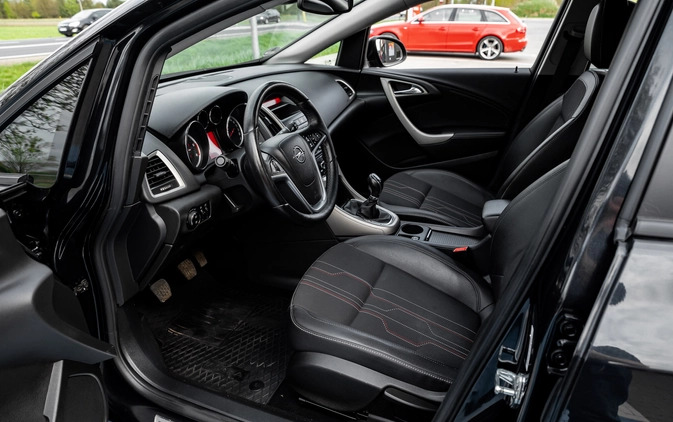 Toyota Corolla Cross cena 185900 przebieg: 7377, rok produkcji 2022 z Chojnów małe 326